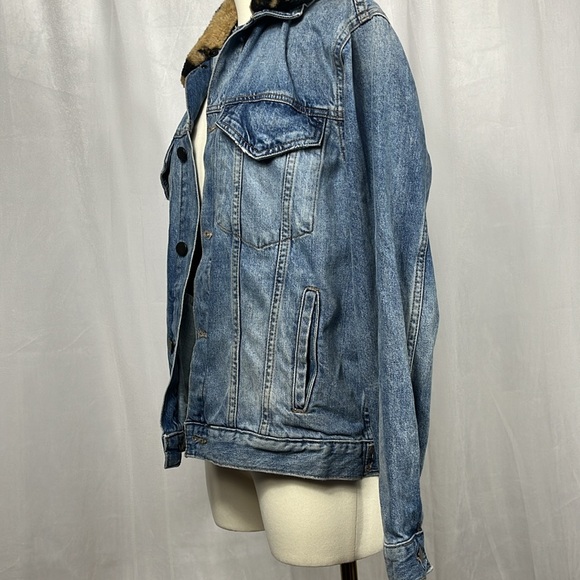 DL1961 Clyde Classic Jean Jacket in Oslo.